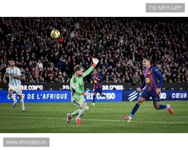 拉菲尼亚任意球破门，状态回暖表现稳健