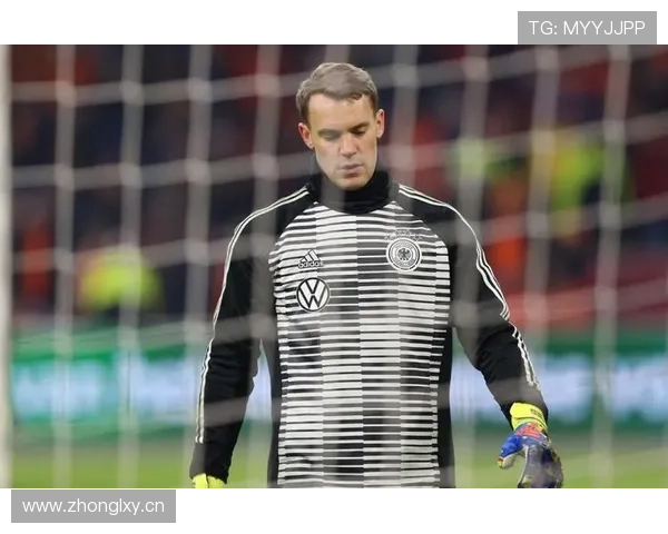 诺伊尔三冠王赛季历史级表现解析